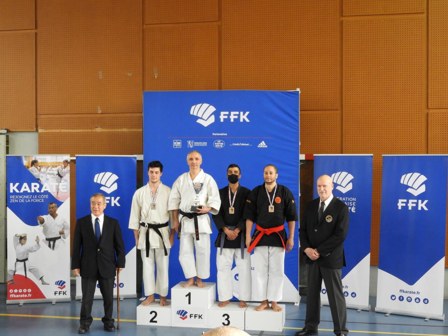 Coupe de France kobudo 2022 - Podium Senior Bô - Avec Zenei Oshiro et Jean-François Herdouin